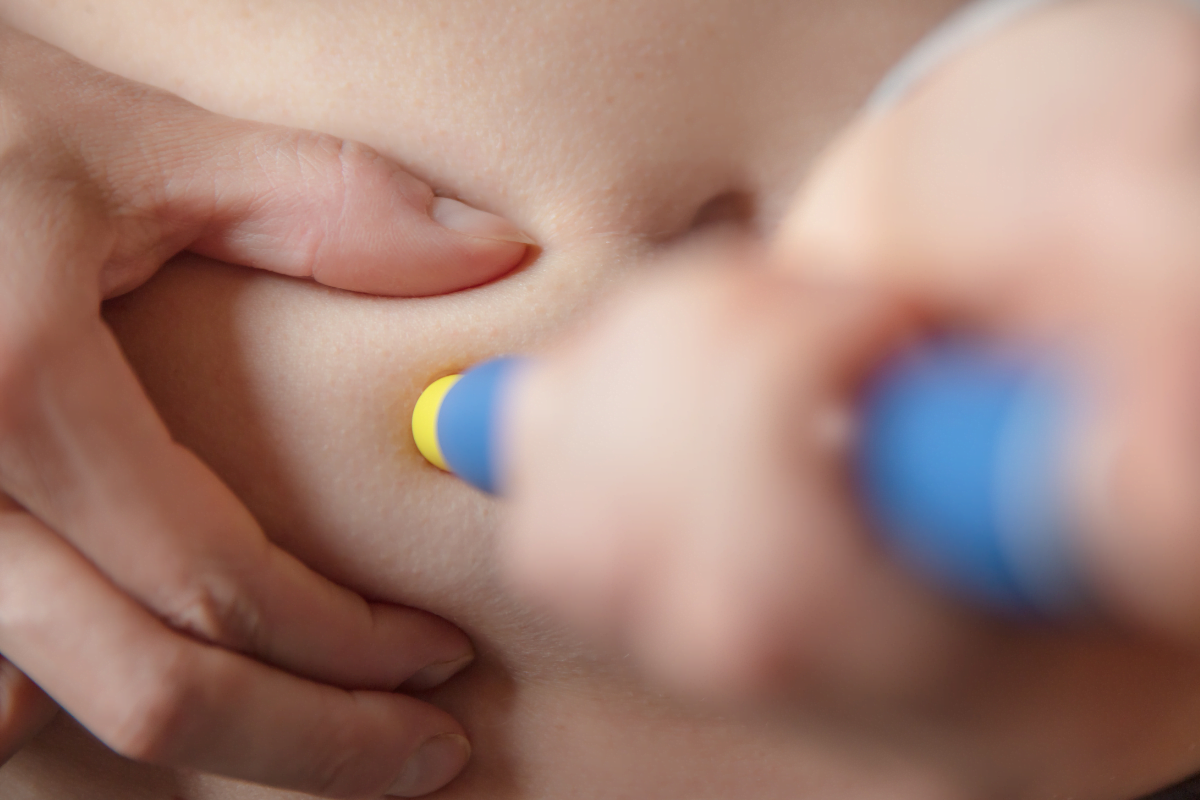 While insulin can significantly reduce blood sugar levels, its use in high doses can lead to runaway obesity, as insulin is a potent anabolic hormone for fat synthesis